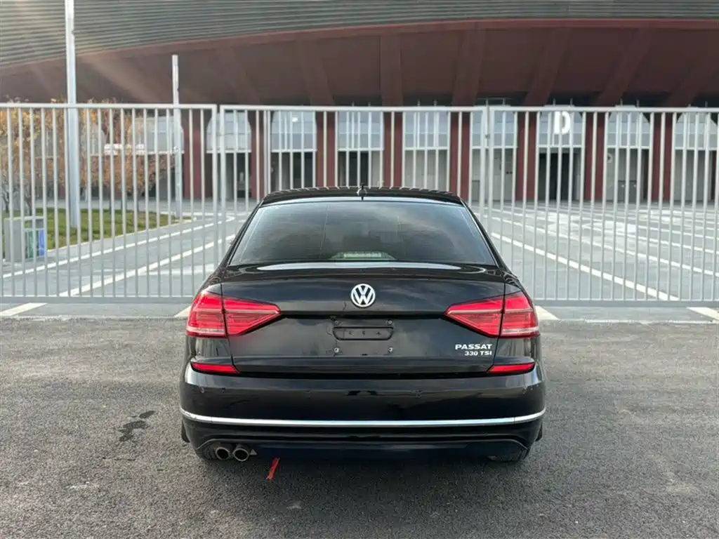 Фото 14 - Volkswagen Passat