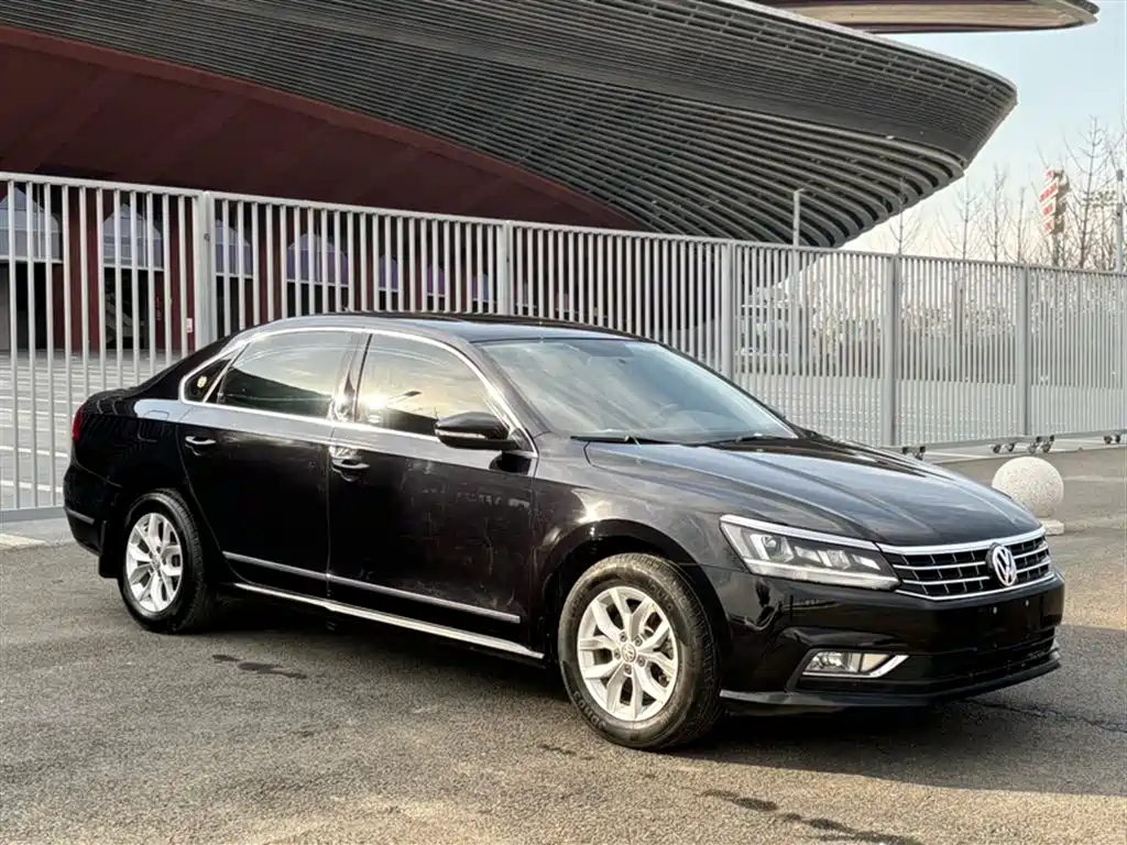 Фото 10 - Volkswagen Passat