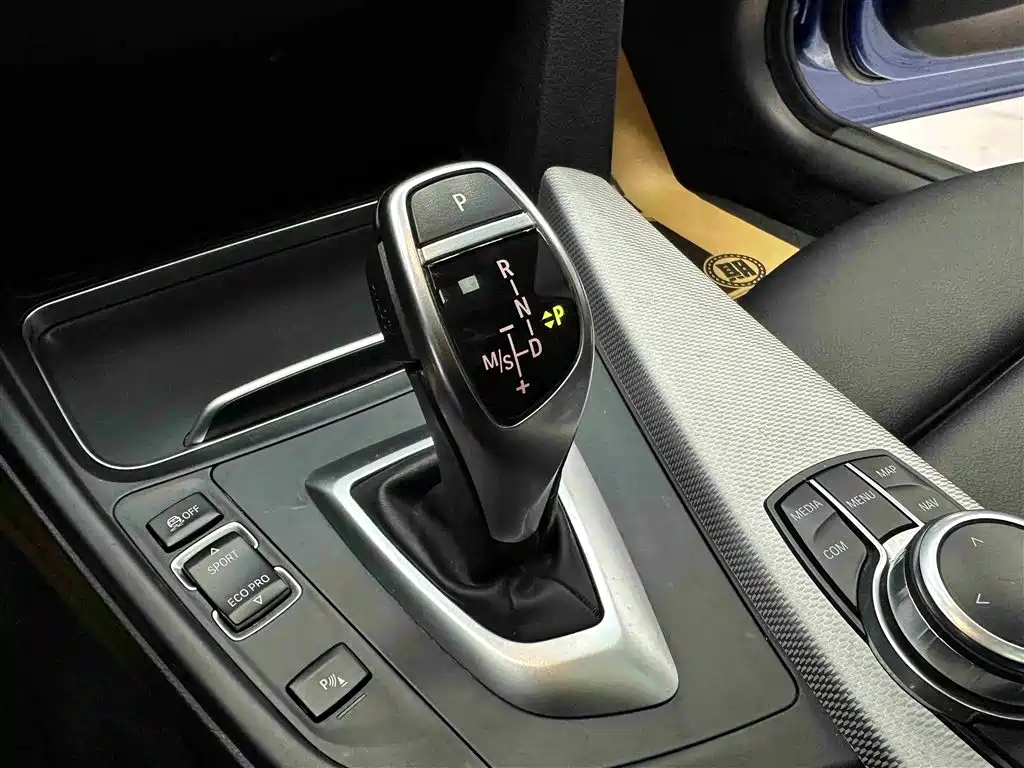 BMW 3 Series GT 2018 320i M Sport фото 15