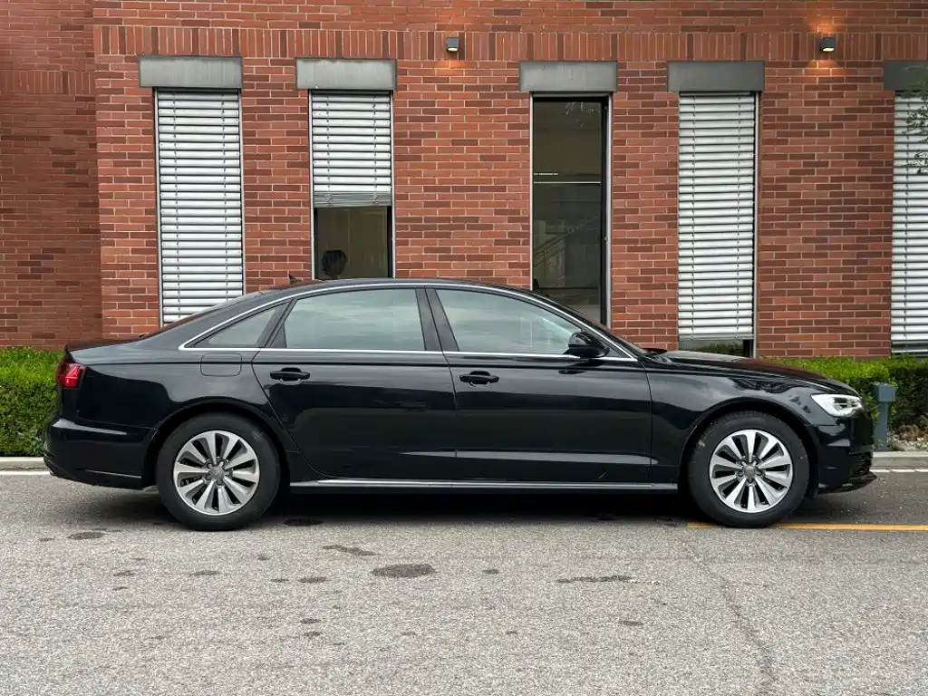 Фото 12 - Audi A6L