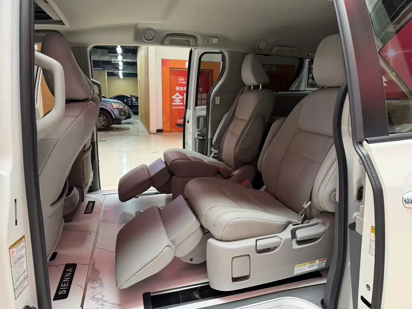 Toyota Sienna 2015 3.5L 2WD LE фото 14