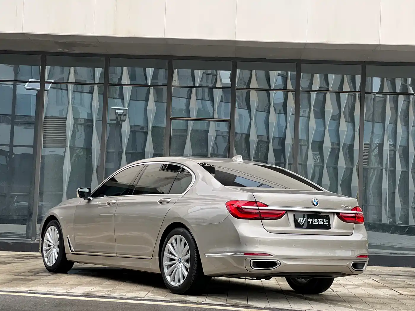BMW 7 Series 2016 740Li Leading Edition фото 21