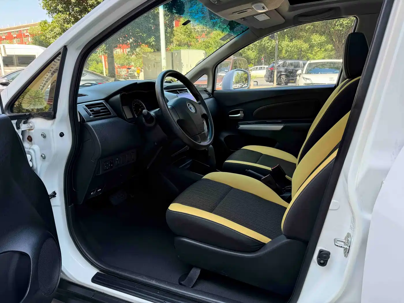 Venucia R50X 2014 2015 1.6L Automatic Luxury