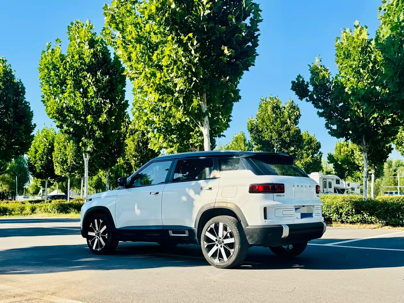 Фото 3 - Geely ICON