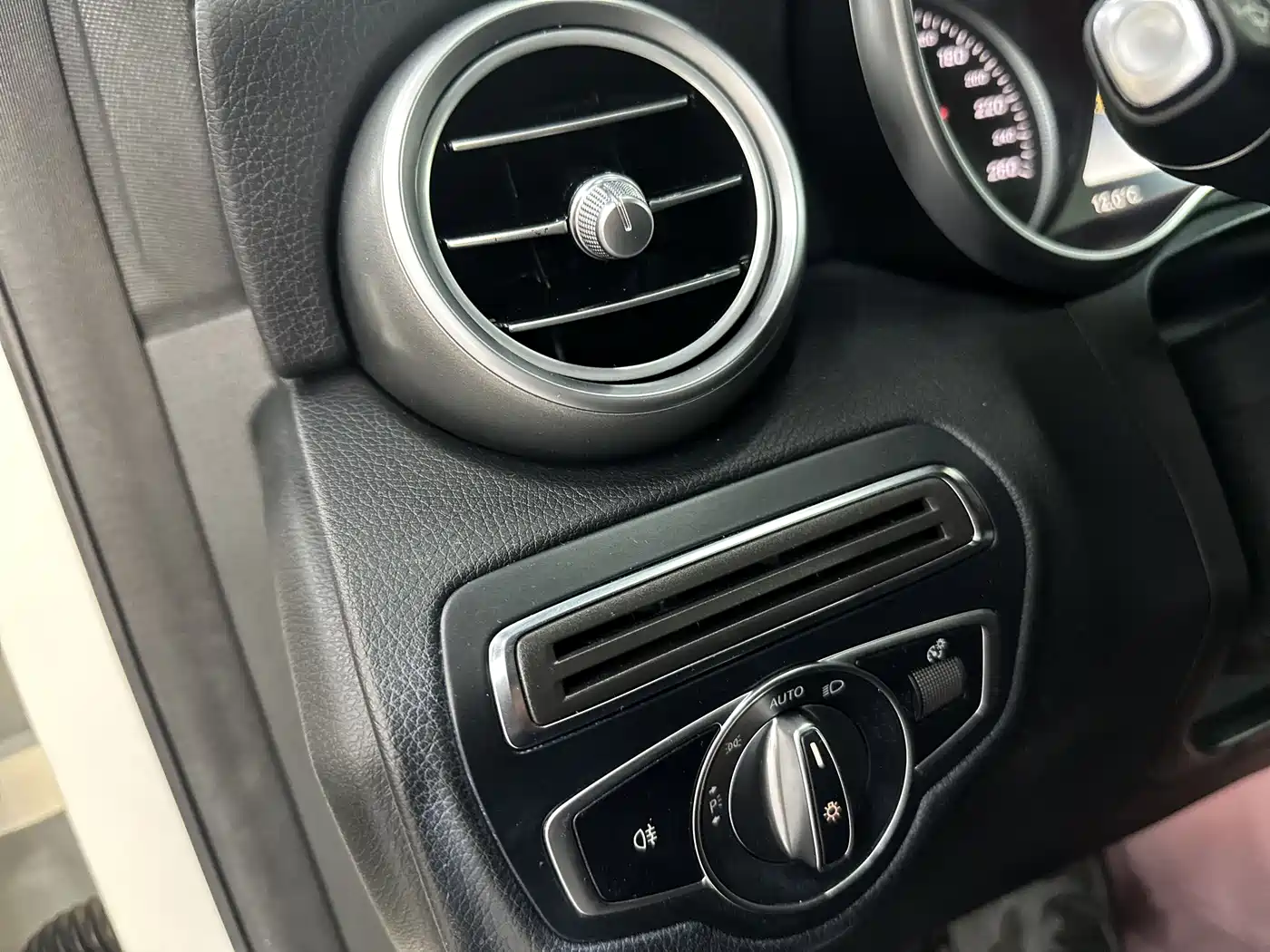 Mercedes-Benz GLC 2018 GLC 260 4MATIC Dynamic фото 8