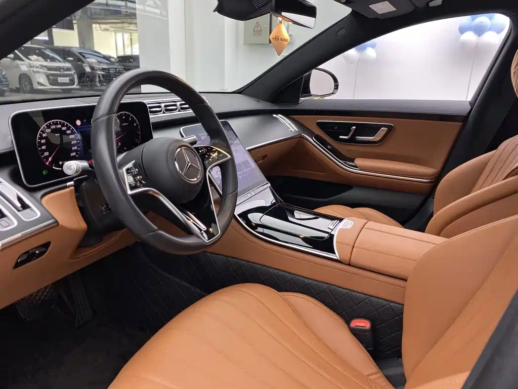 Фото 36 - Mercedes-Benz S-Class