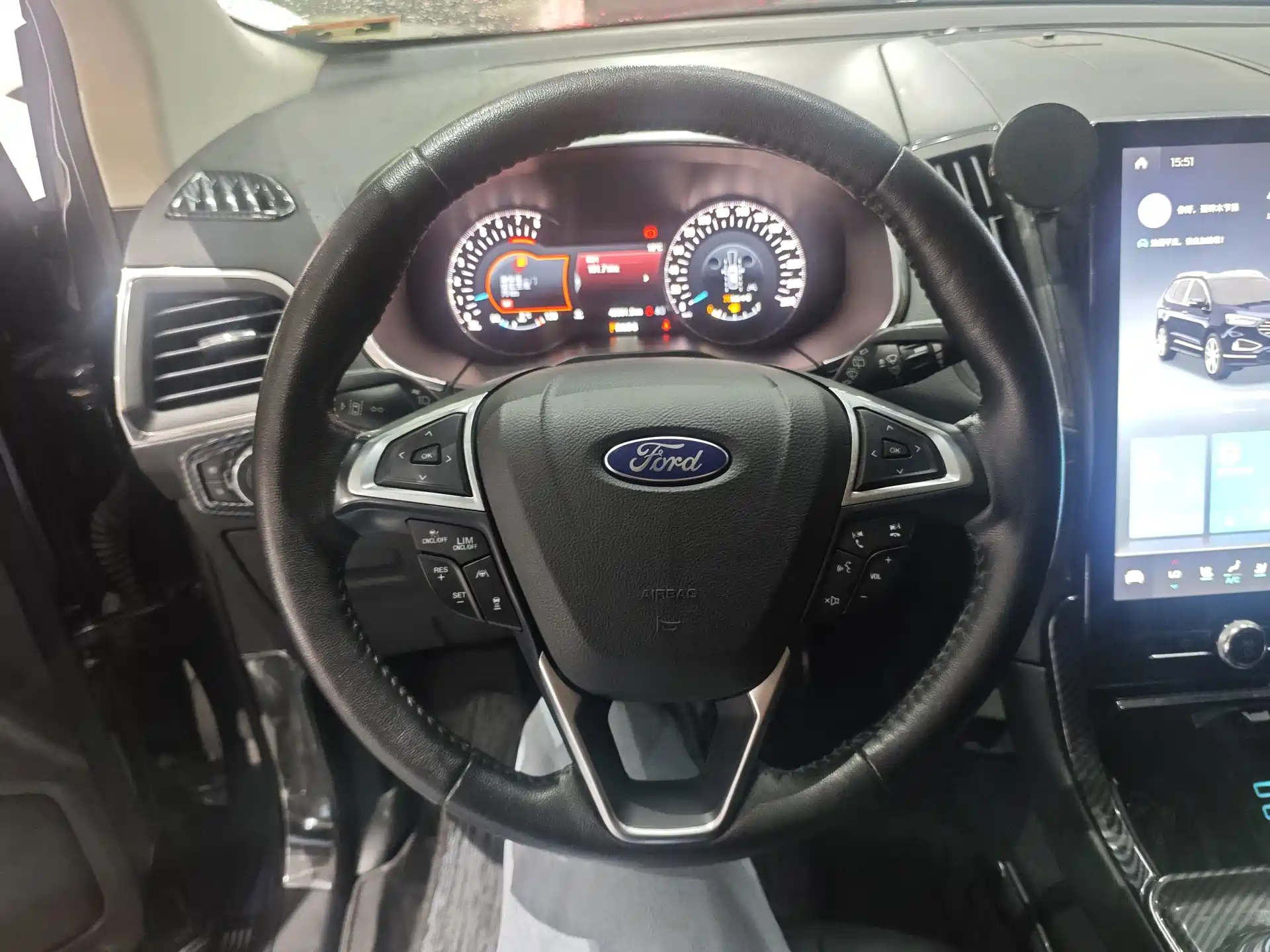 Photo 14 - Ford Edge