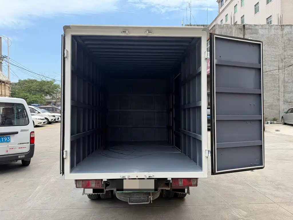 SRM Xinyuan Xinyuan T2S EV 2023 2021 Van
