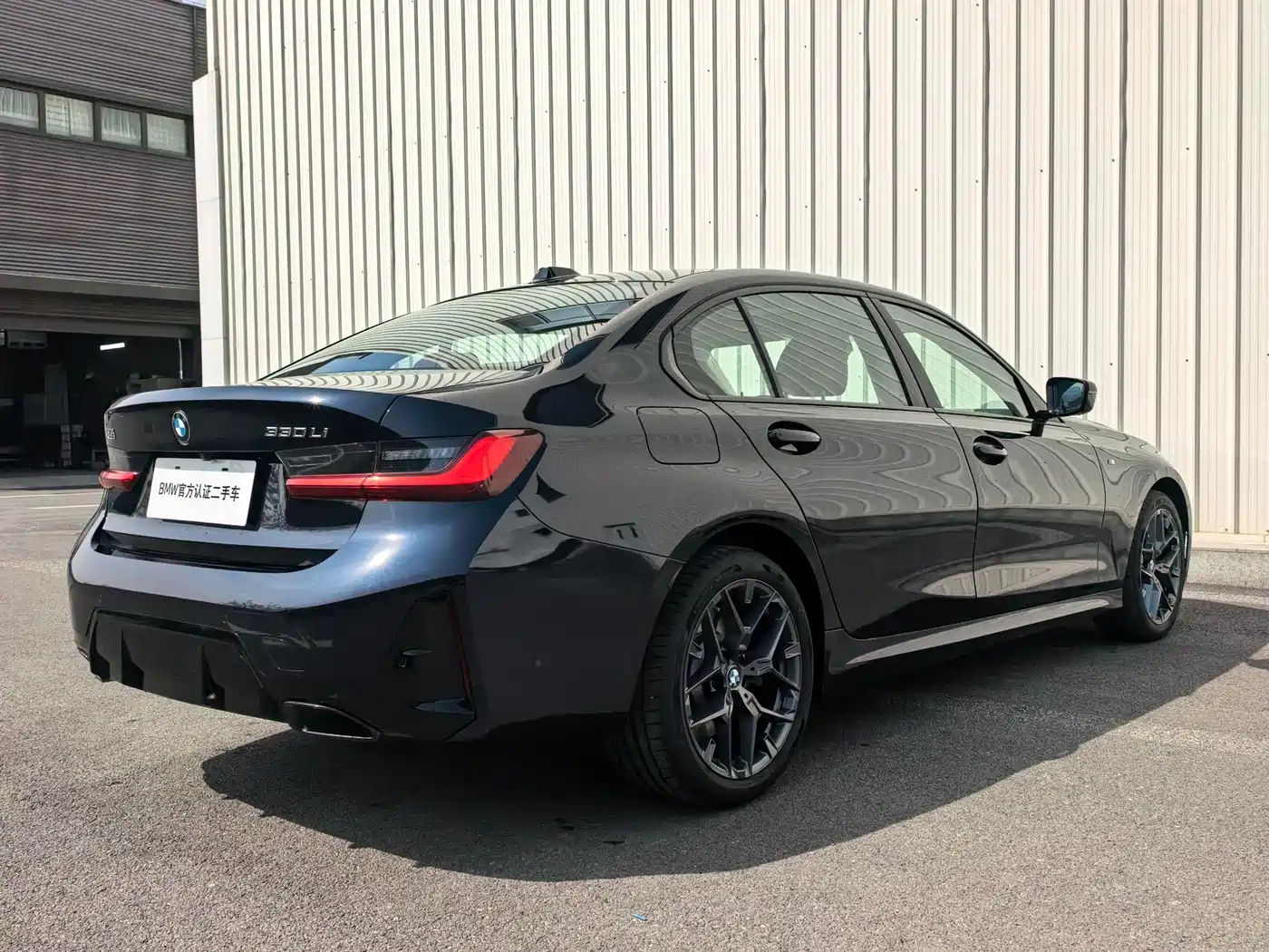 BMW 3 Series 2025 330Li M Sport Night Edition фото 9