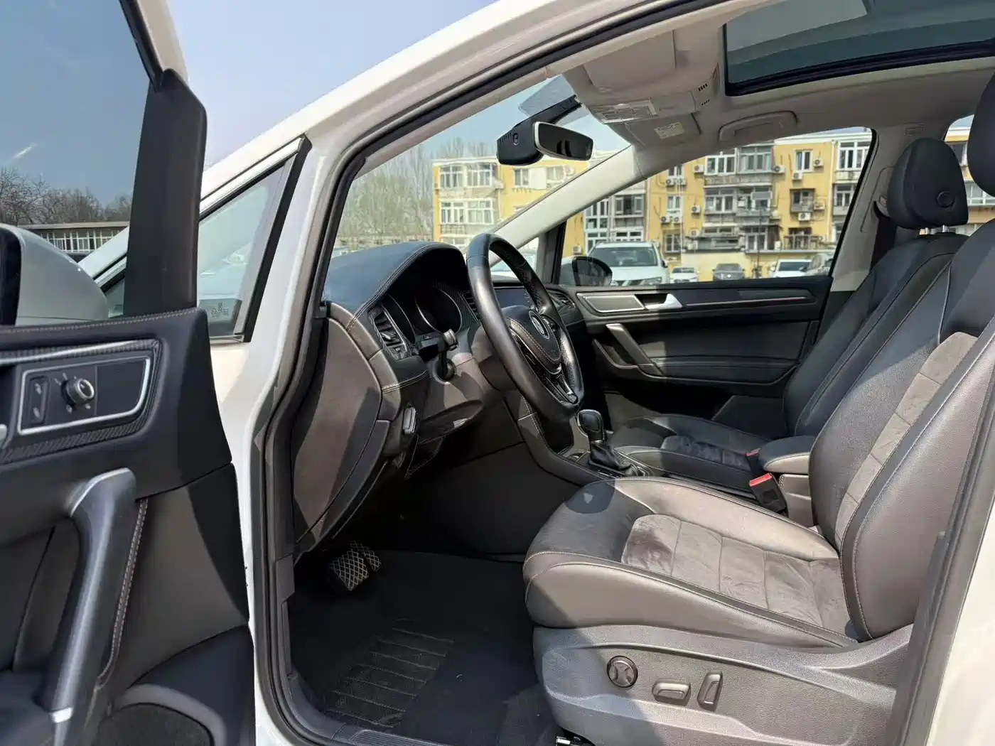 Volkswagen Golf Sportsvan 2018 230TSI Automatic Luxury фото 7