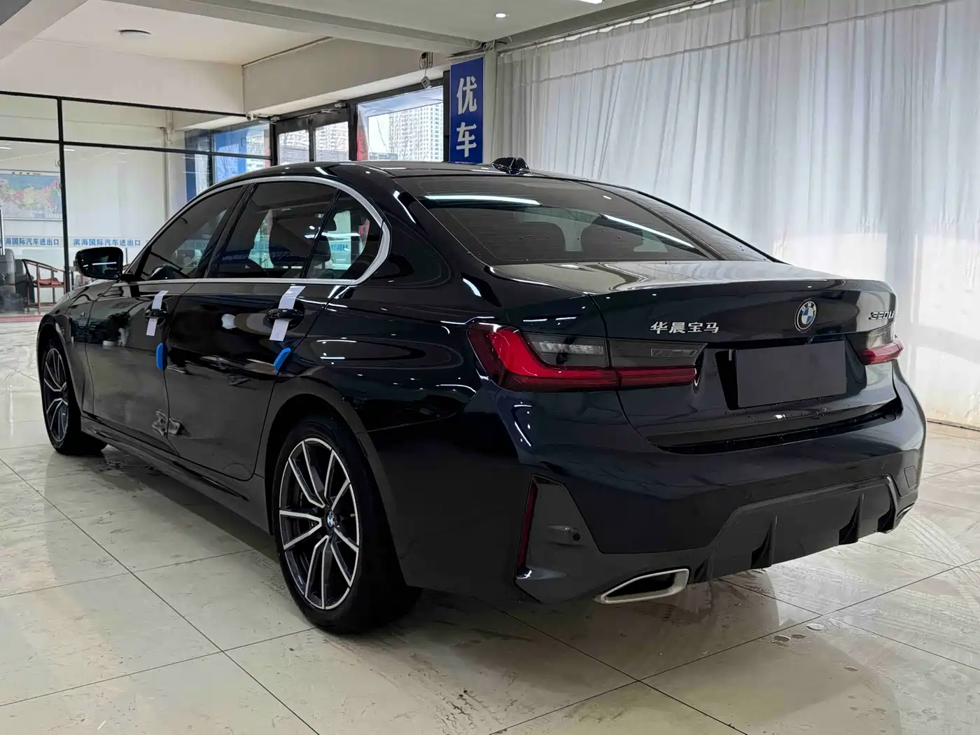 BMW 3 SERIES