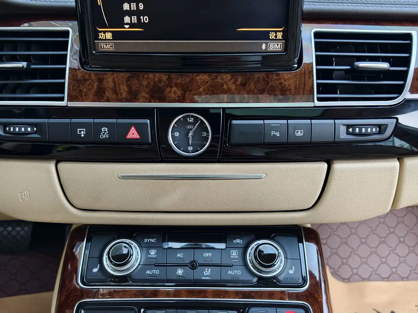 Фото 17 - Audi A8