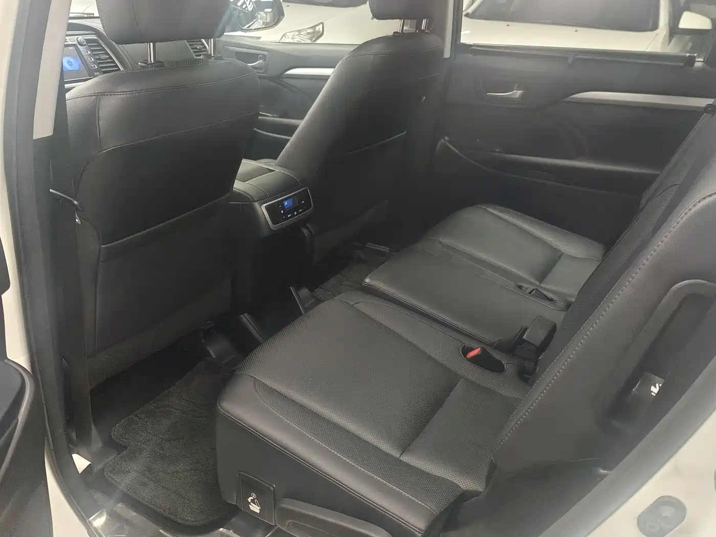 Toyota Highlander 2015 2.0T AWD Luxury Navigation Edition 7-seater фото 5