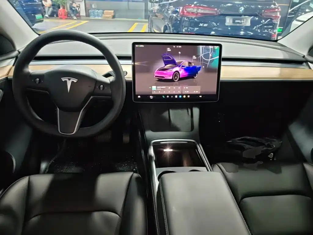 Фото 10 - Tesla Model Y