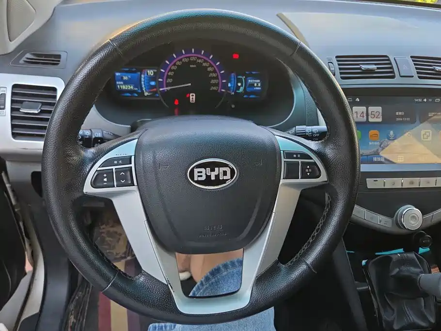BYD S6 2014 2014 Model 2.0L Manual Luxury 5-Seater