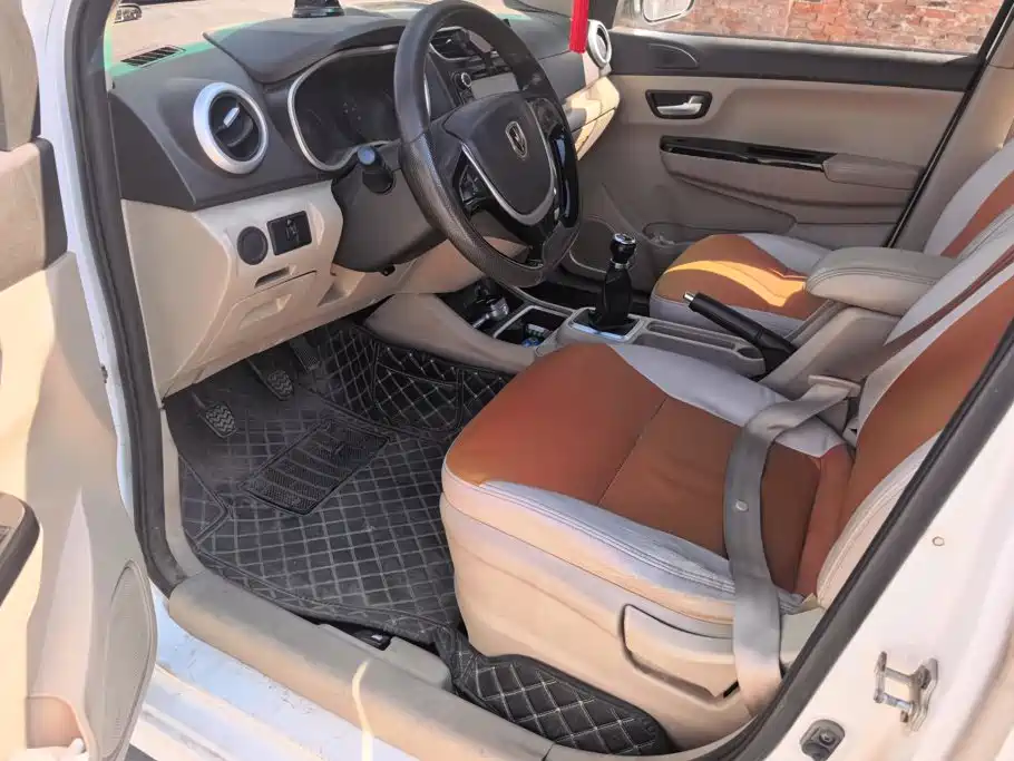 Jinbei Huachen Jinbei 750 2016 2016 1.5L Luxury