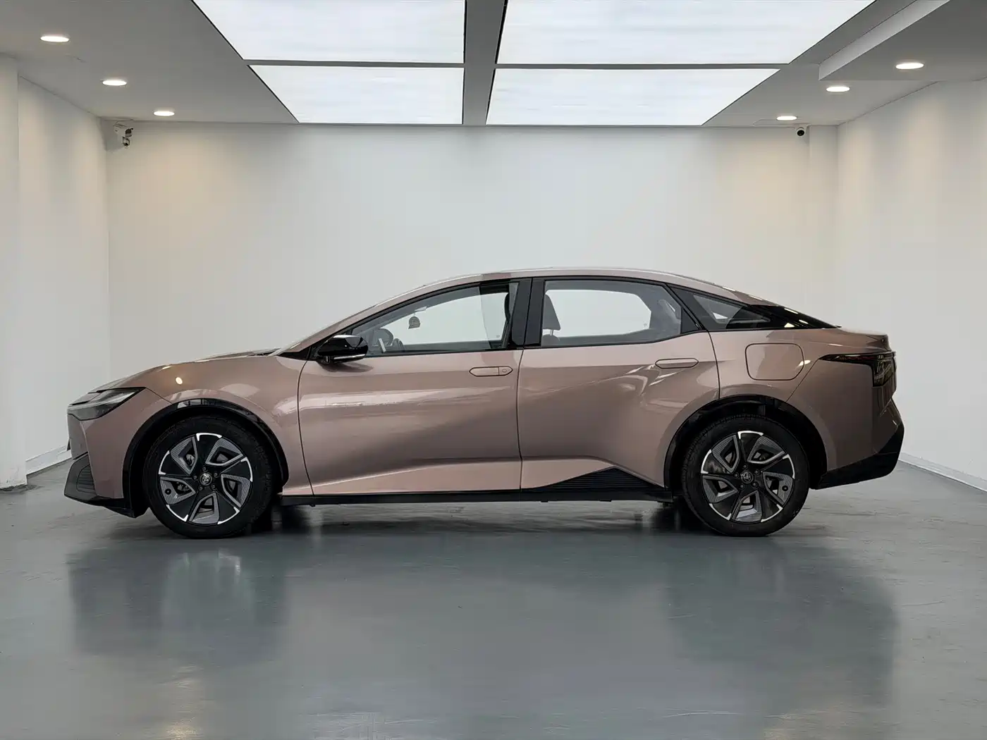 Toyota bZ3 2023 616km Long Range Premium фото 4