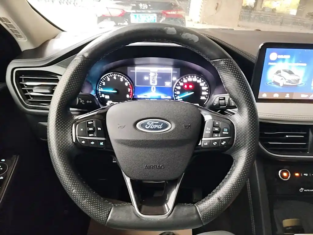 صورة 11 - Ford Escape