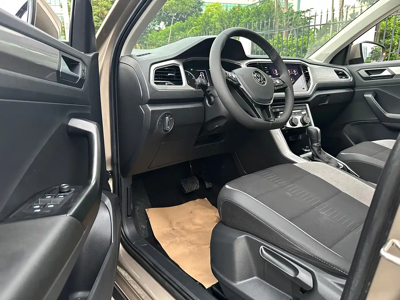 Фото 4 - Volkswagen T-ROC