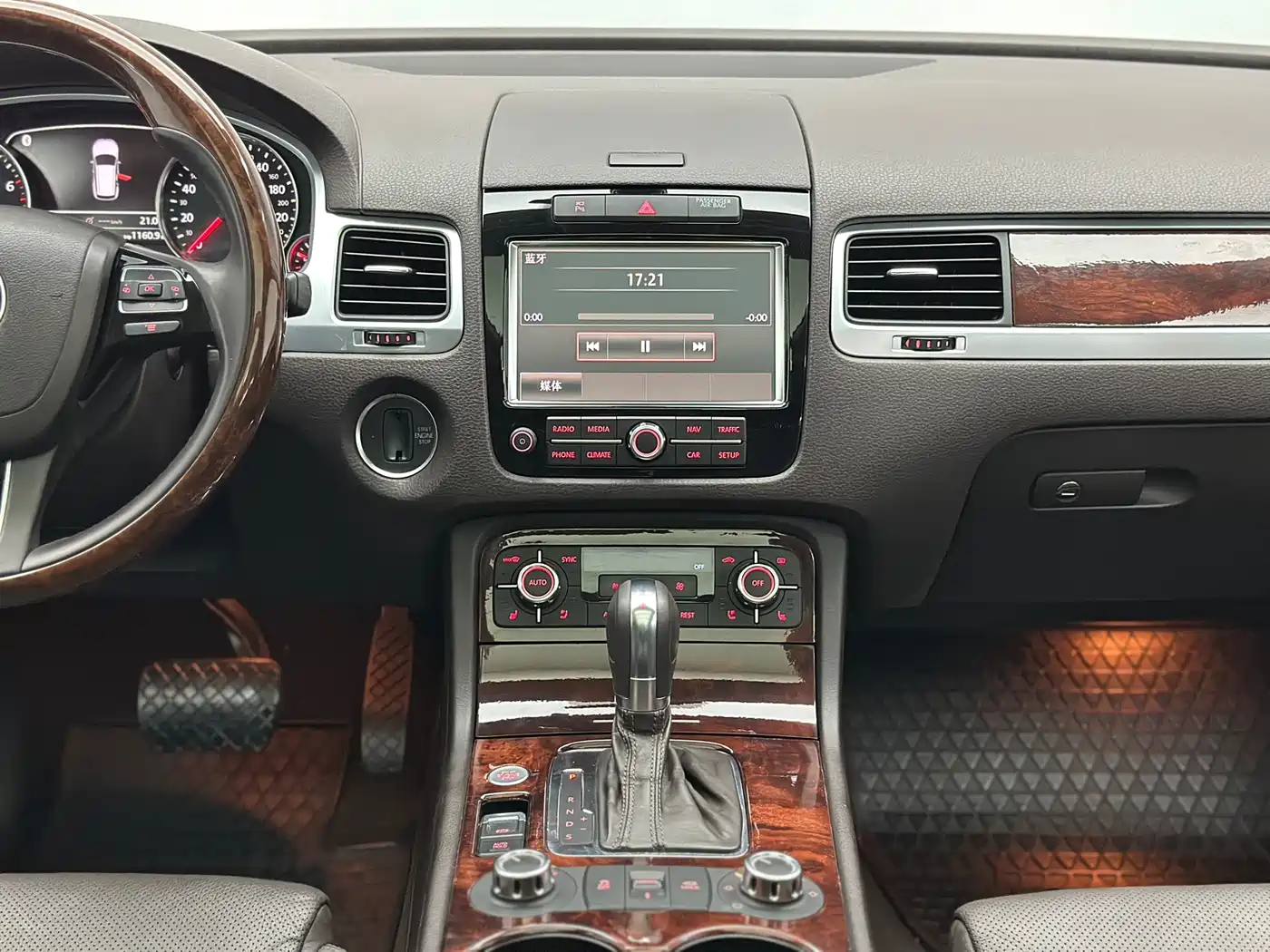 Volkswagen Touareg 2011 3.0TSI Premium фото 36