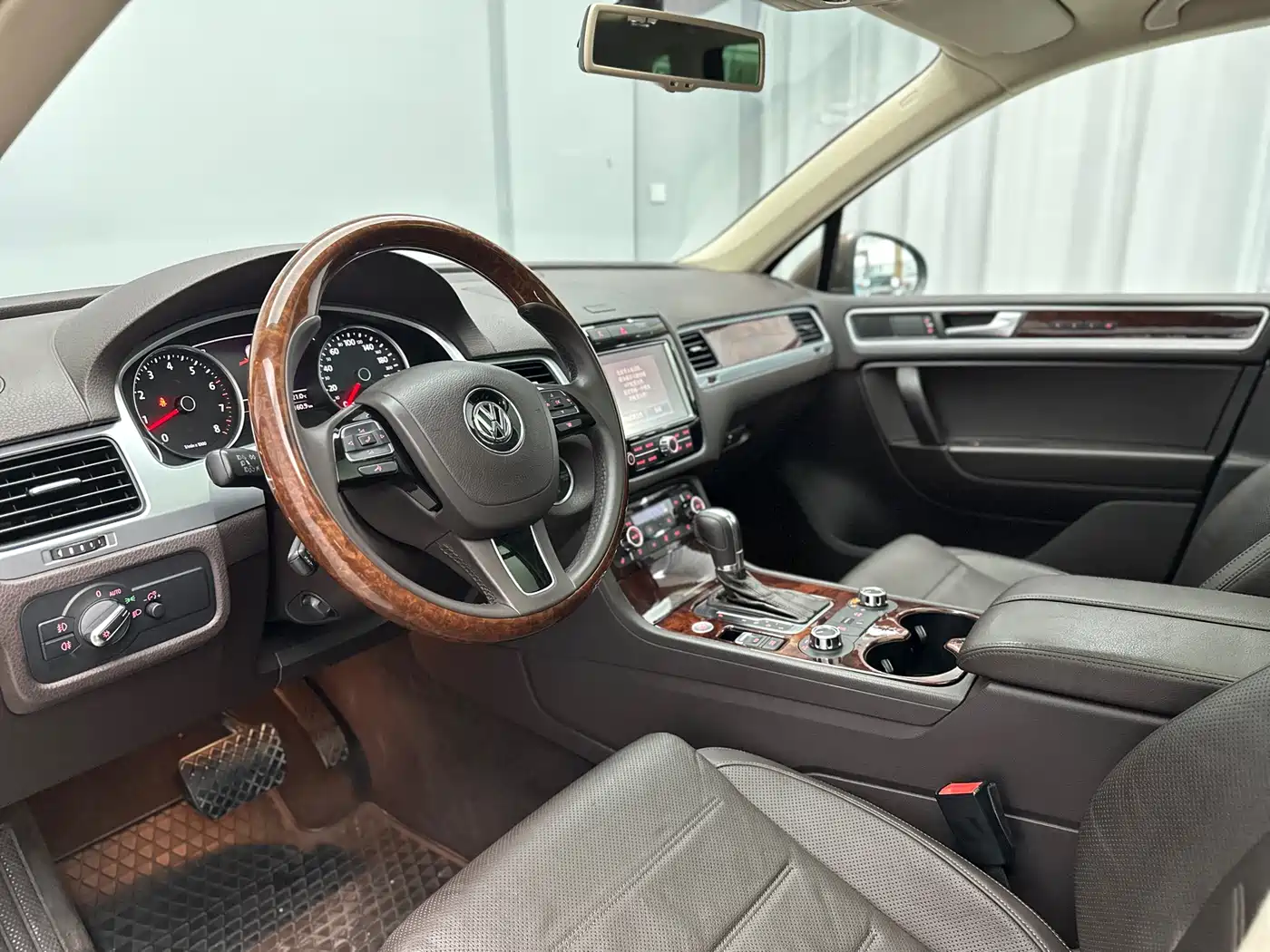 Volkswagen Touareg 2011 3.0TSI Premium фото 16