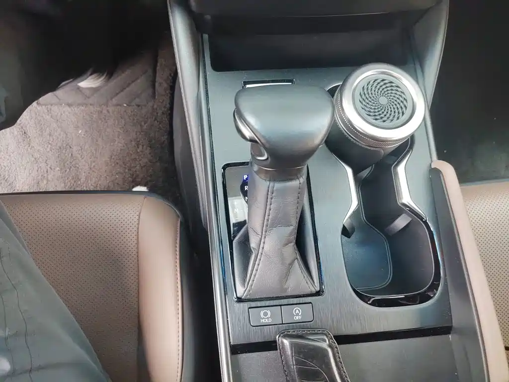 Фото 7 - Lexus ES