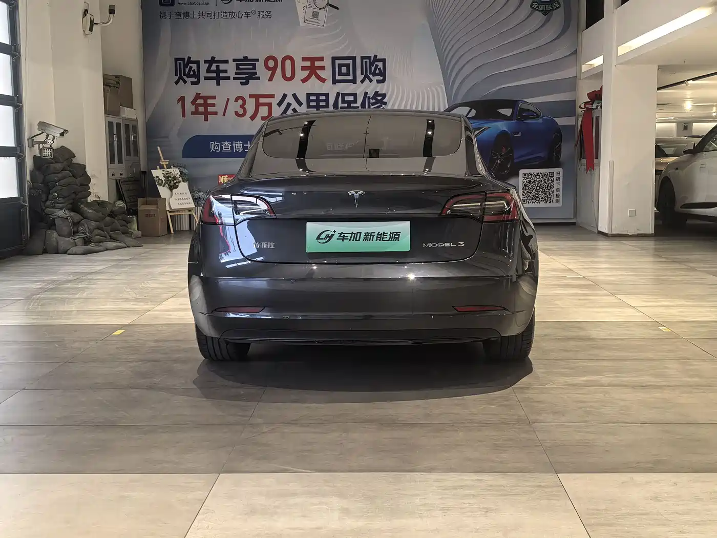 TESLA MODEL 3