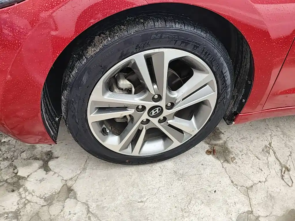 Фото 23 - Hyundai Elantra