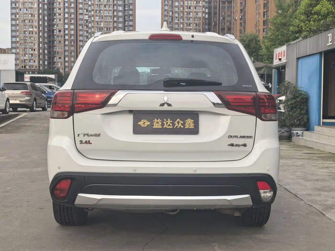 MITSUBISHI OUTLANDER