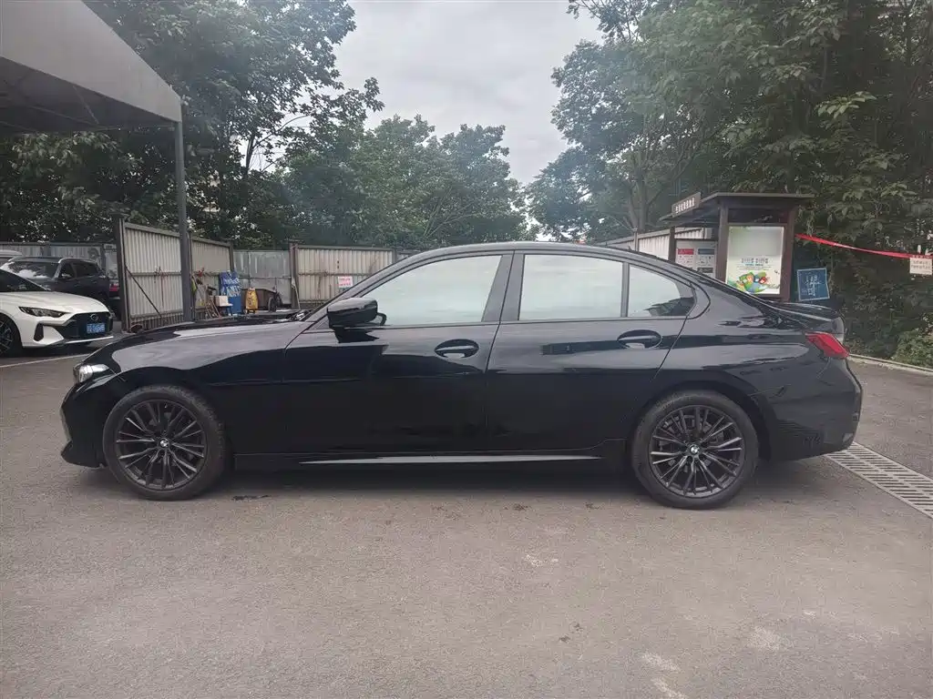 BMW 3 Series 2023 325i M Sport Black Night Package фото 10