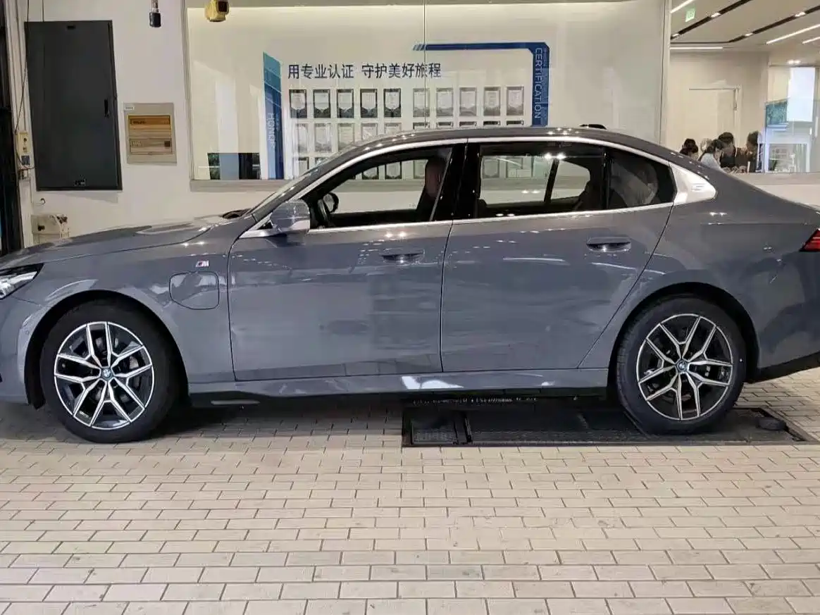 BMW i5 2024 2024 eDrive 35L M Sport Package