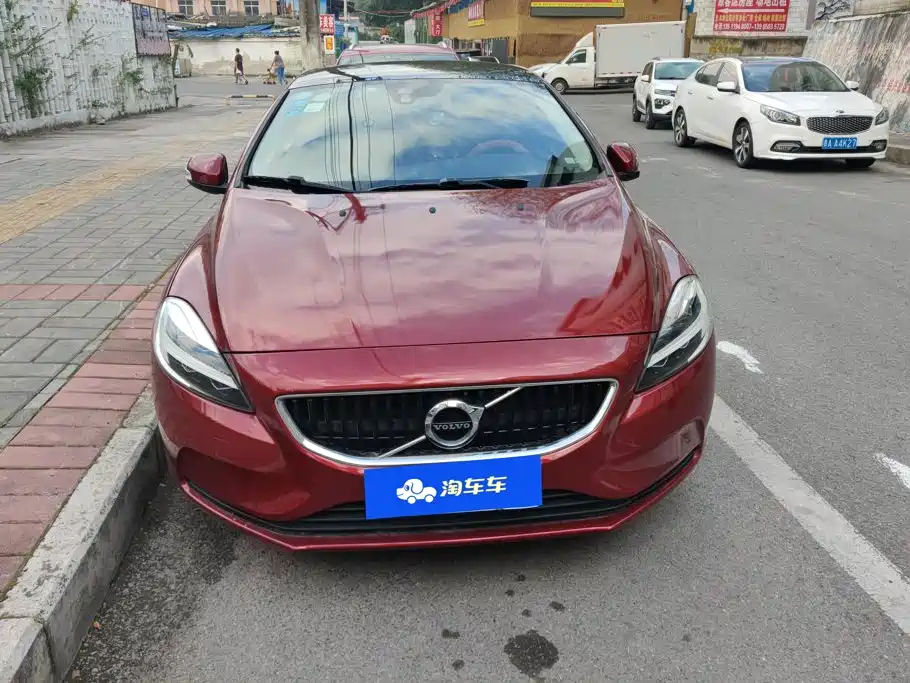 Photo 2 - Volvo V40