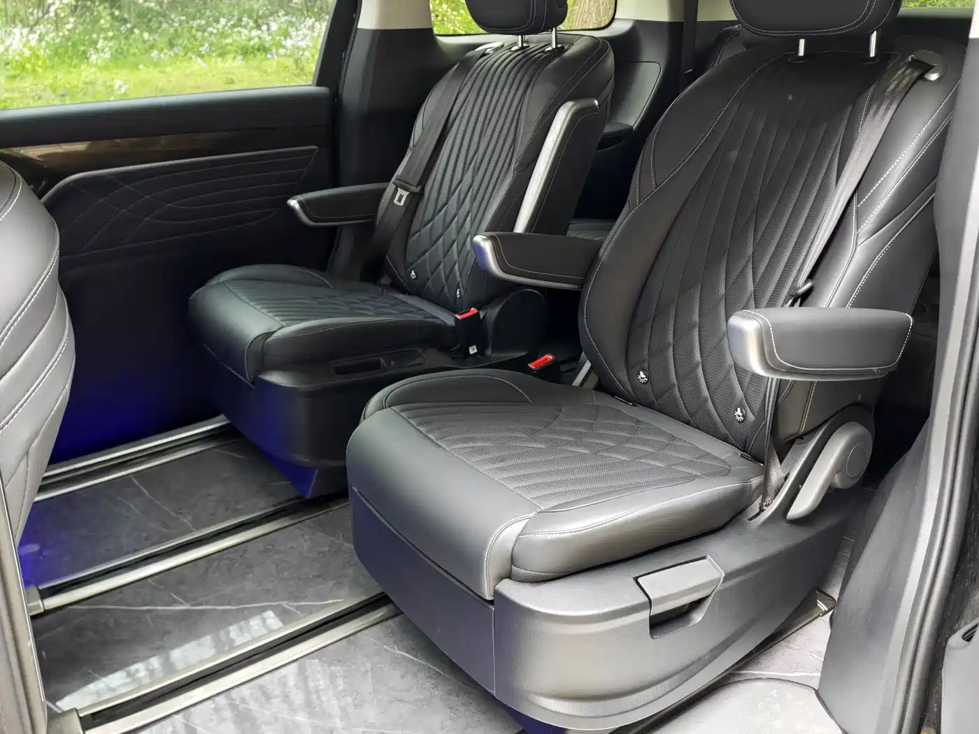 SAIC Maxus Maxus G90 2024 2.0T Stellar 7-Seater фото 6