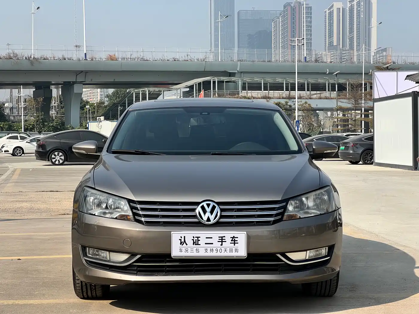 Volkswagen Passat 2011 1.8TSI DSG Honor Edition фото 2