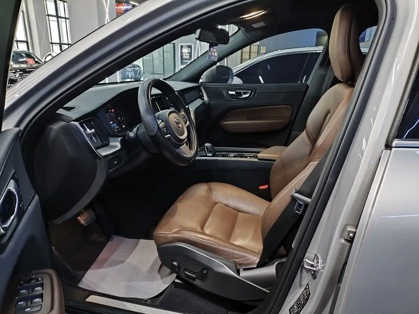 Фото 9 - Volvo XC60