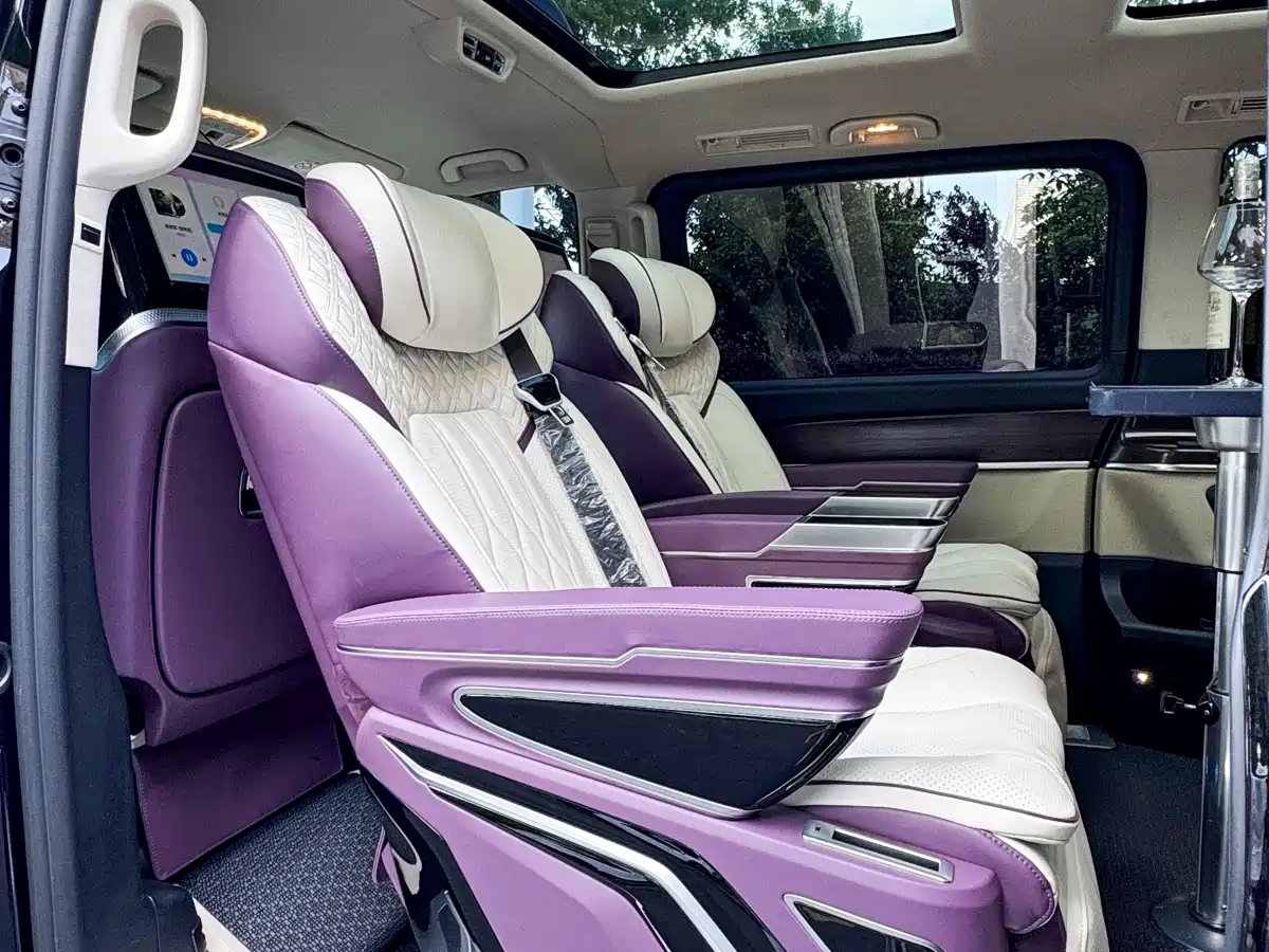 Mercedes-Benz V-Class 2022 V 260 Pilot Edition фото 30