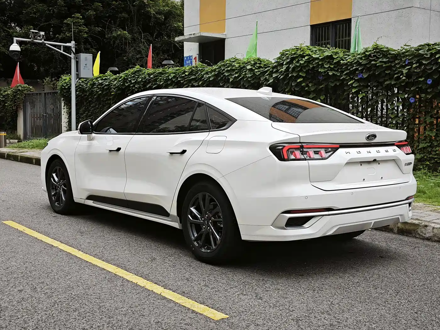 Ford Mondeo 2025 2025 1.5T EcoBoost Luxury