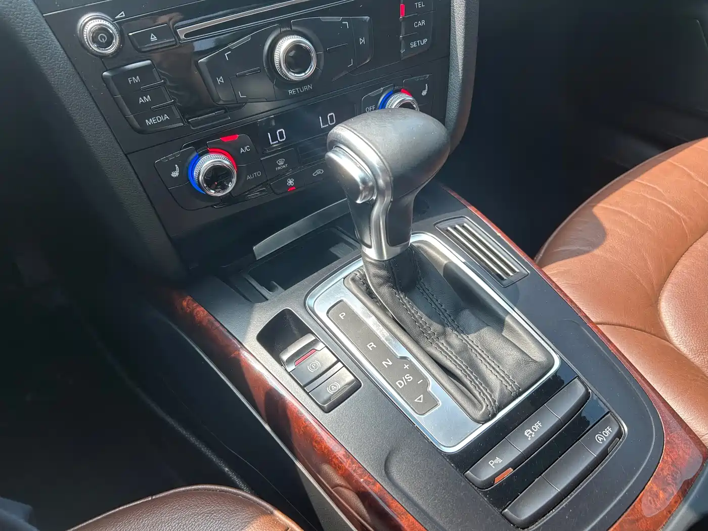 Фото 13 - Audi A4L