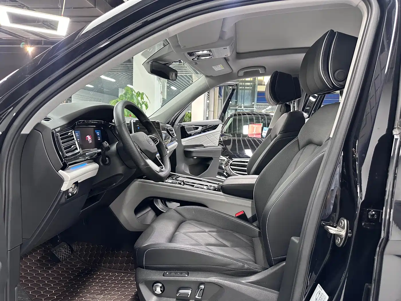 Volkswagen Teramont 2024 380TSI 4WD Prestige Luxury Edition фото 4