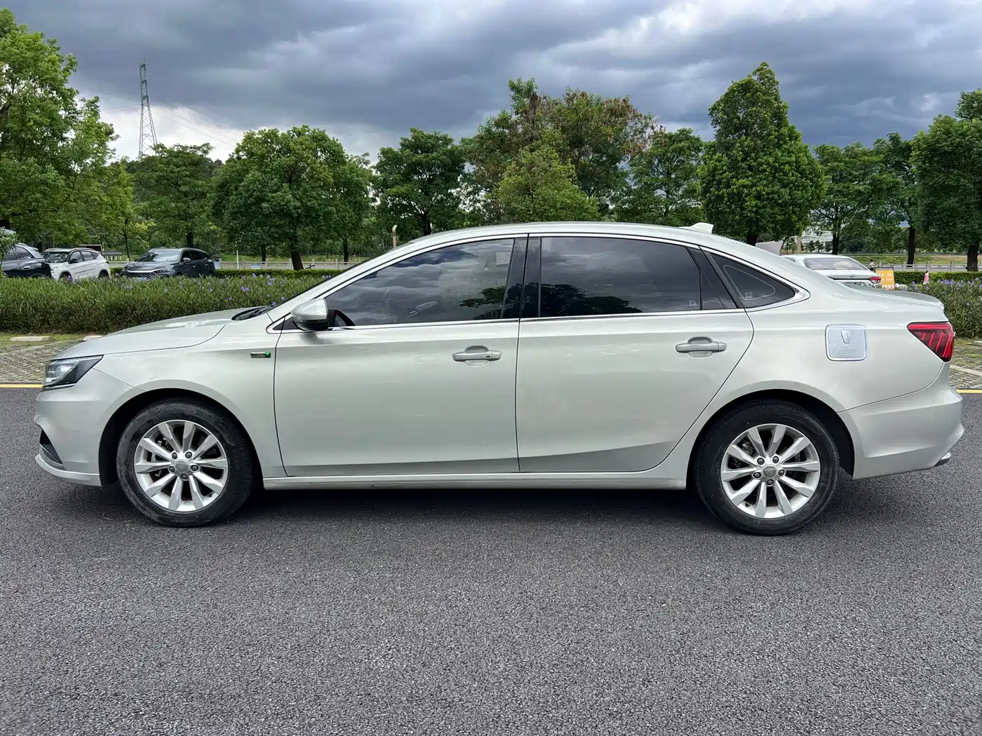 Roewe i6 New Energy 2019 2017 45T Hybrid Connected Smart Enjoyment Edition