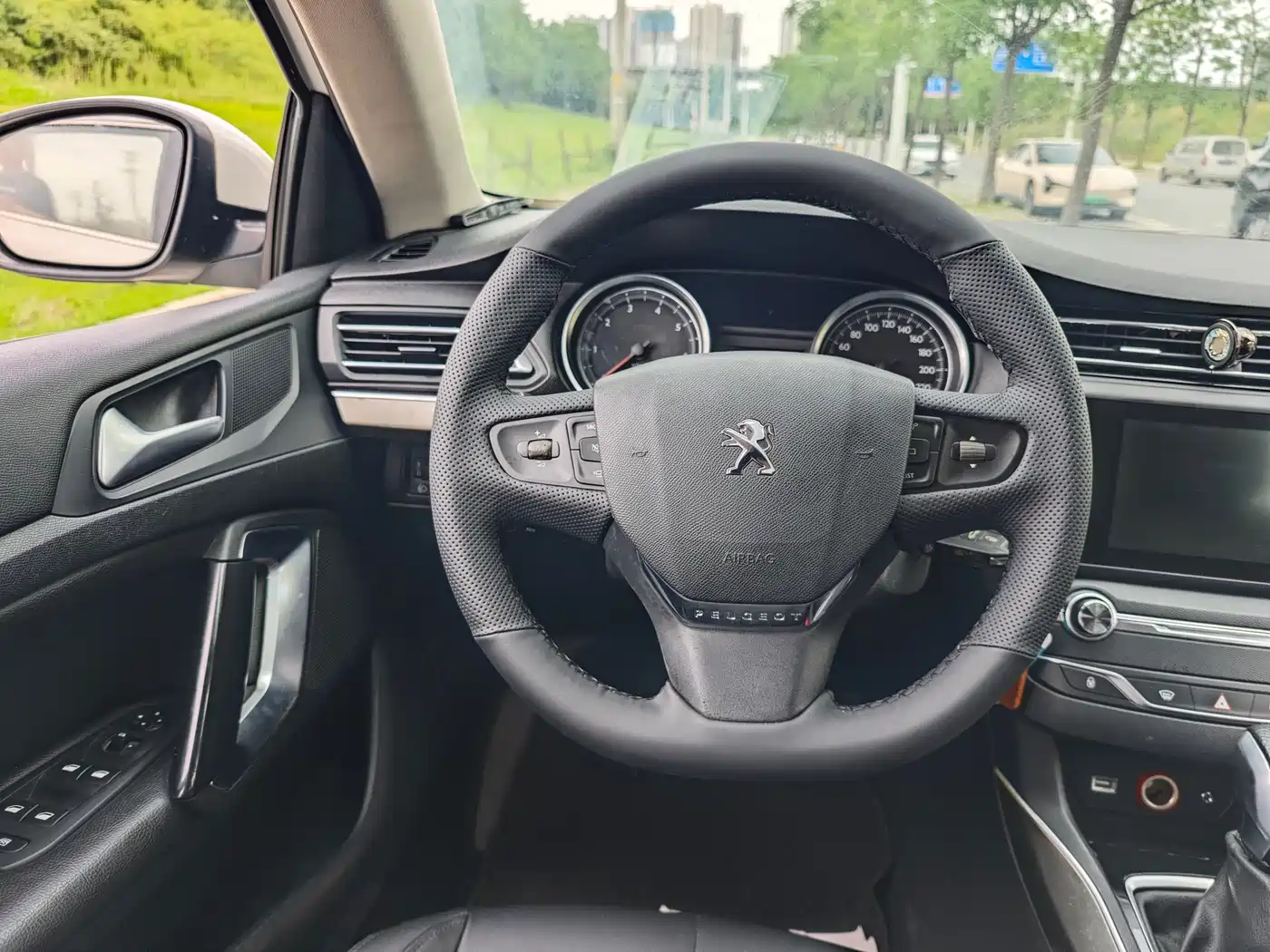 Peugeot 408 2014 1.8L Automatic Luxury Edition фото 15