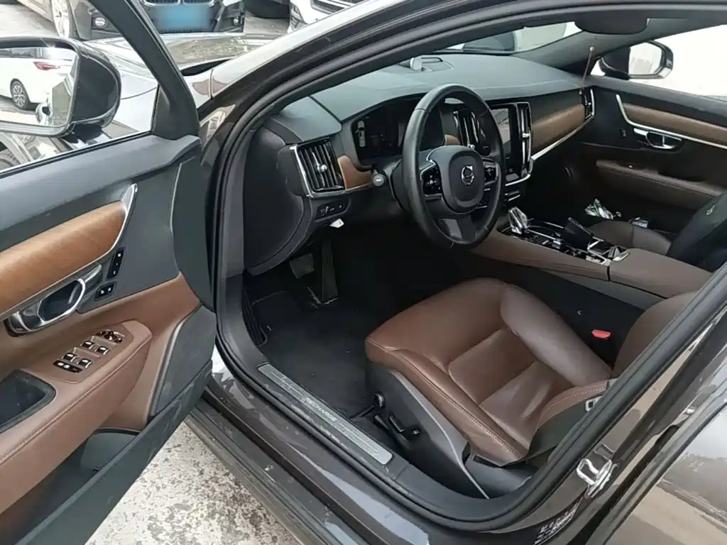 Volvo S90 Plug-in Hybrid 2021 2021 T8 E-Drive Hybrid Zhiyi Luxury Edition