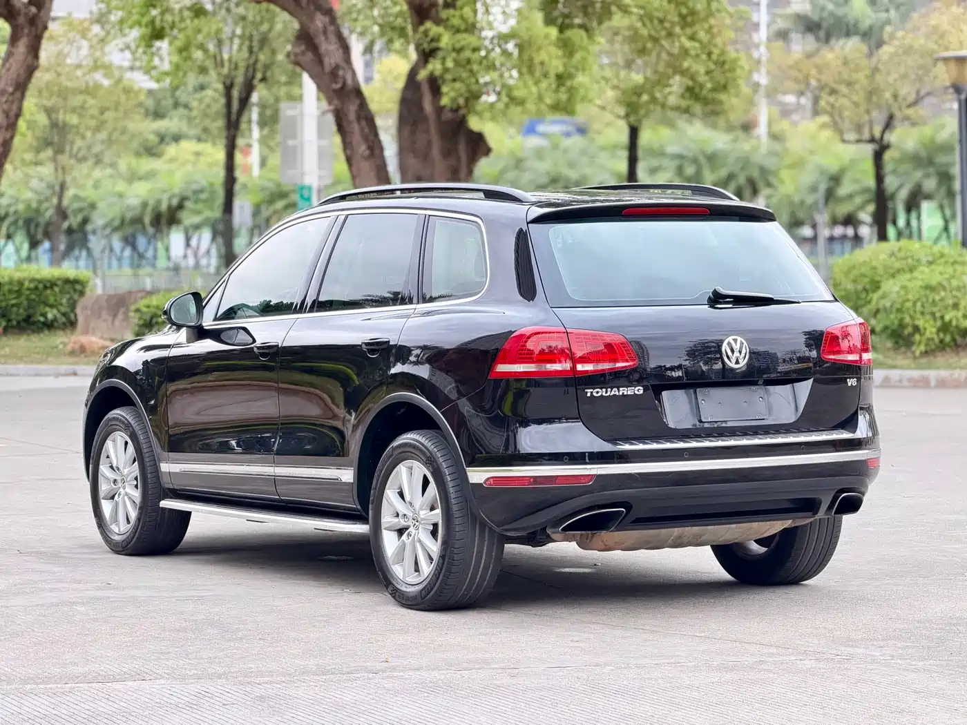VOLKSWAGEN TOUAREG