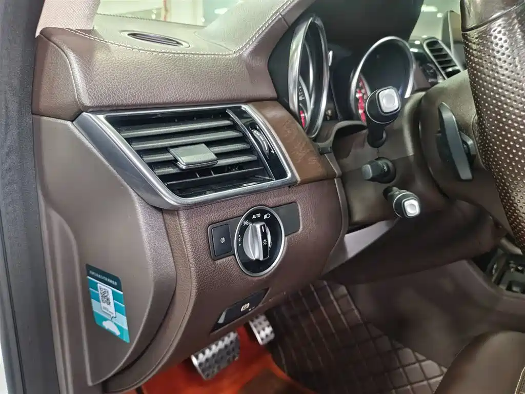 Mercedes-Benz GLE 2019 GLE 400 4MATIC Collector's Edition фото 4