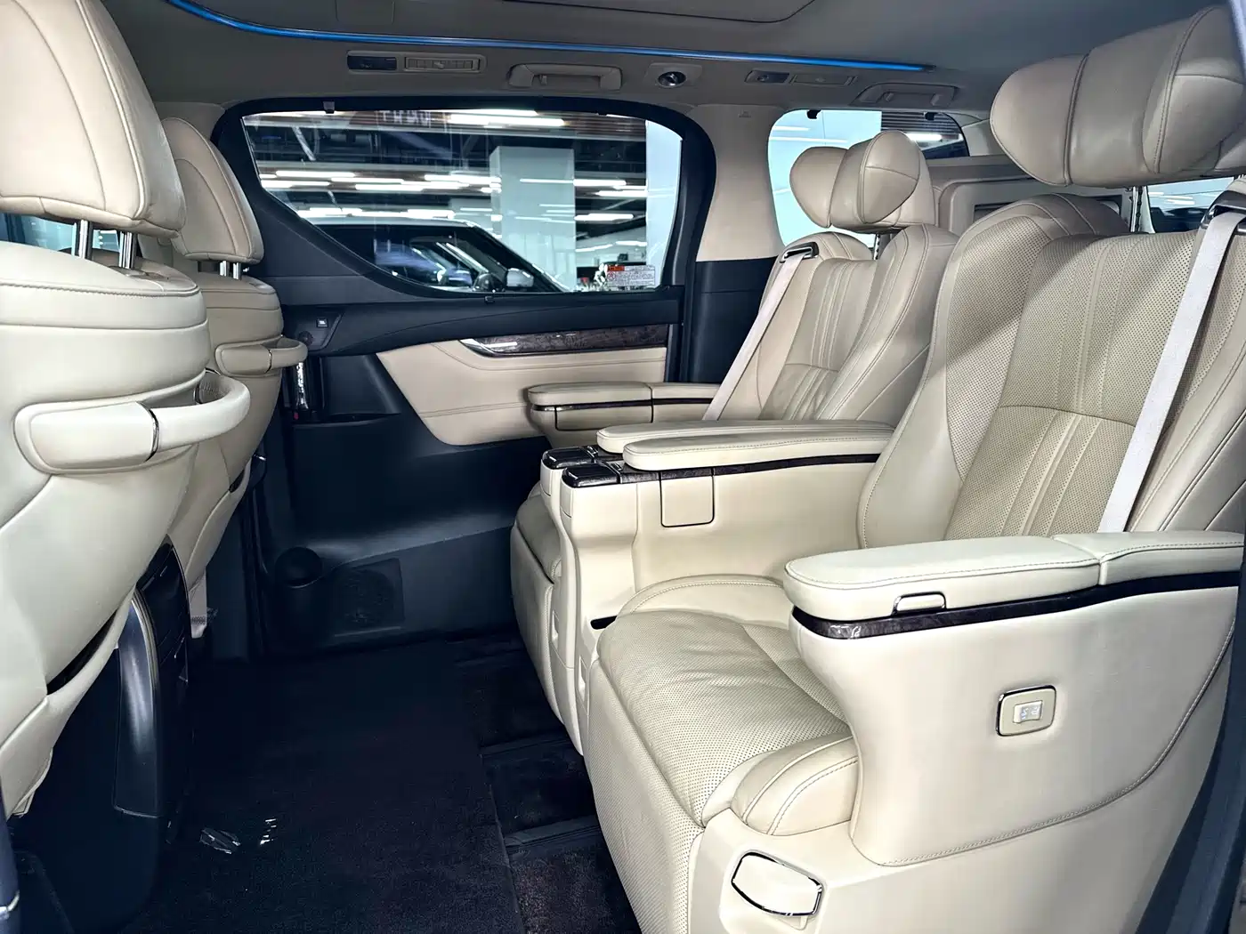 Toyota Alphard 2018 Facelift 3.5L Premium Edition фото 8