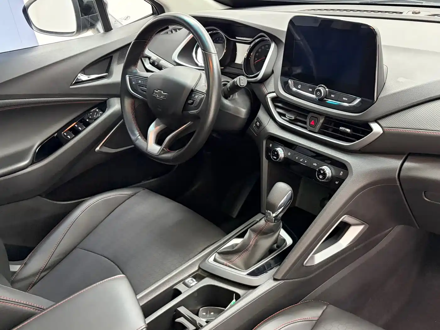 Chevrolet Volando 2023 2020 Mild Hybrid Redline 530T Automatic Premium Edition (5+2 seater)