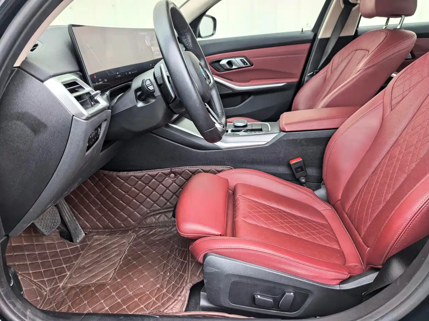 BMW 3 Series 2025 330Li M Sport Night Edition фото 5