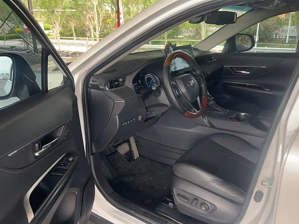 Toyota Lingfang HARRIER 2023 Hybrid 2.5L CVT 4WD Premium Edition фото 20