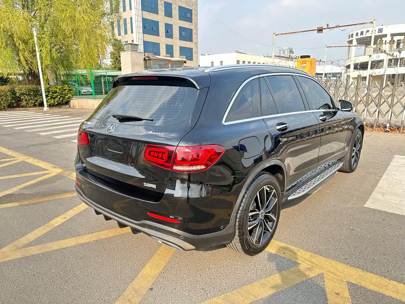MERCEDES-BENZ GLC