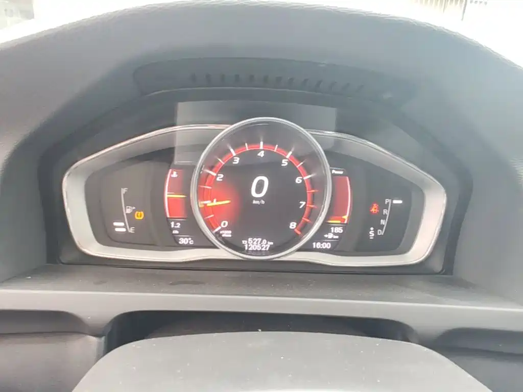 Фото 12 - Volvo S60